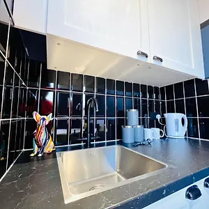 61 Studio, Ideal For Tourists High Recommend!!! Guest house