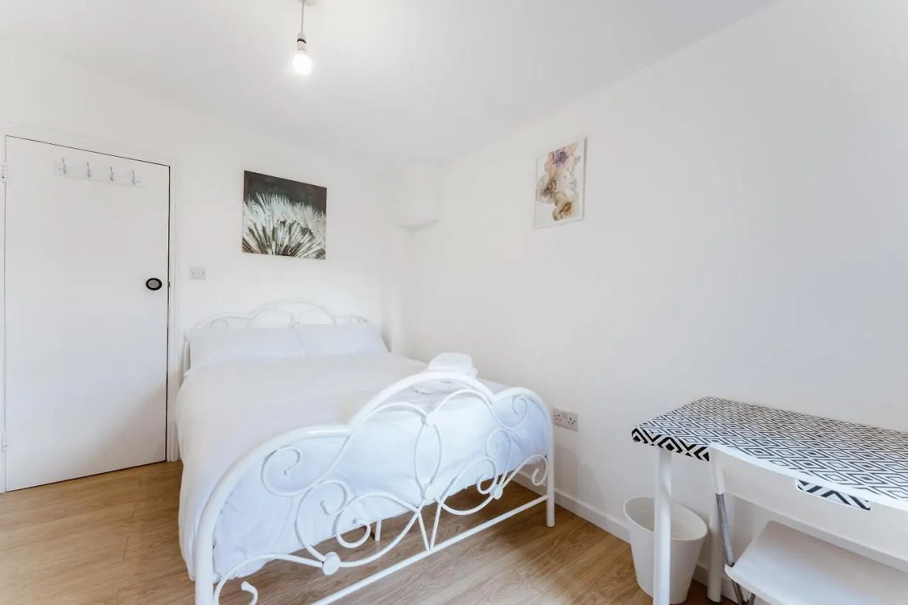 Mile End Double Rooms 27 Guest House London United Kingdom
