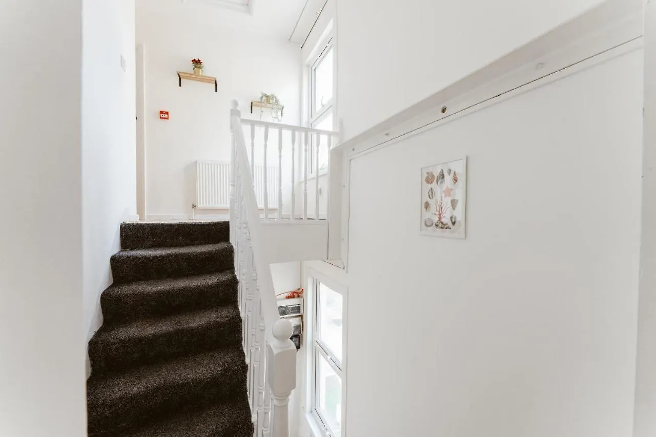 Mile End Double Rooms 27 Guest House London